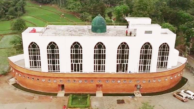 Masjid Kapal Semarang Masjid Yang Memiliki Arsitektur Unik Di Indonesia